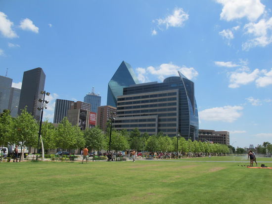 Auf einem Teil der Wiese wurde sogar in de Sonne gespielt, Wahnsinn!!