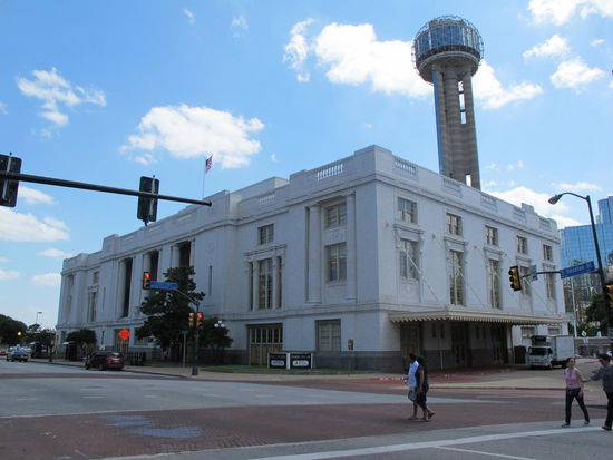Union Station mit Reunion Tower dahinter