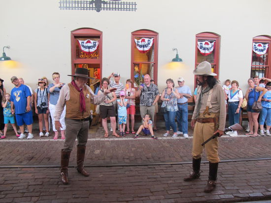 Er war Deputy des Marshalls links