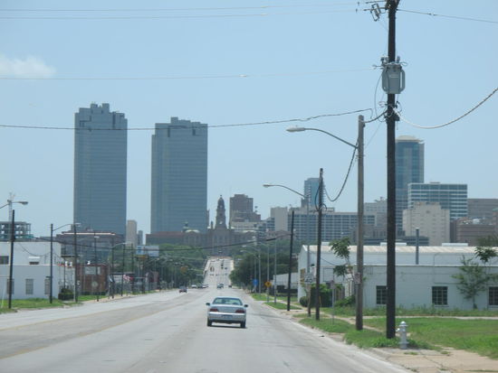Main Street nach Downtown