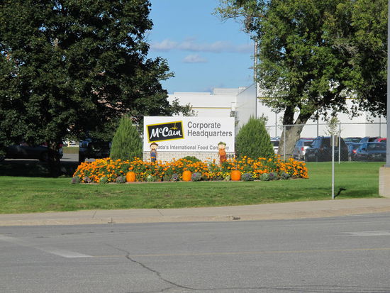 Einfahrt der McCain Zentrale