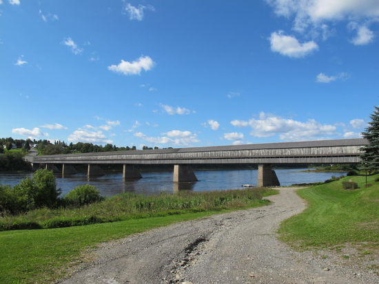 Hartland - längste überdachte Brücke der Welt