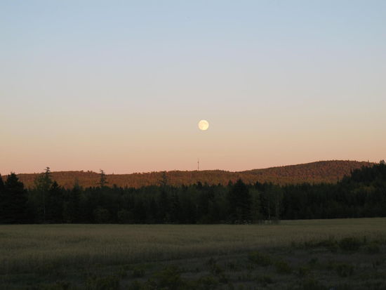 Der Mond kurz vor Tadoussac