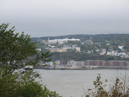 Blick auf Lévis auf der anderen Flußseite