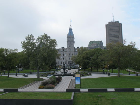 Hôtel du Parlement du Québec mit Fontaine de Tourny auf dem Place de l'Assemblé nationale