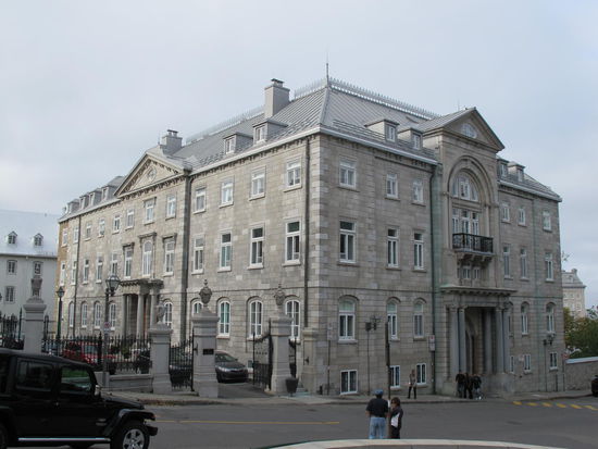 Wenn ichs richtig übersetzt habe, wahrscheinlich der Sitz des Erzbischofs