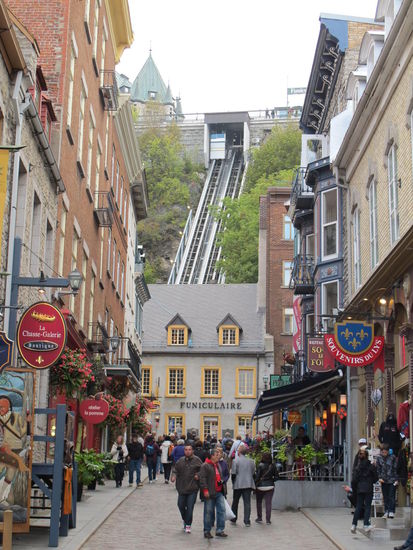 Rue Sous le Fort mit der Standseilbahn zur Oberstadt