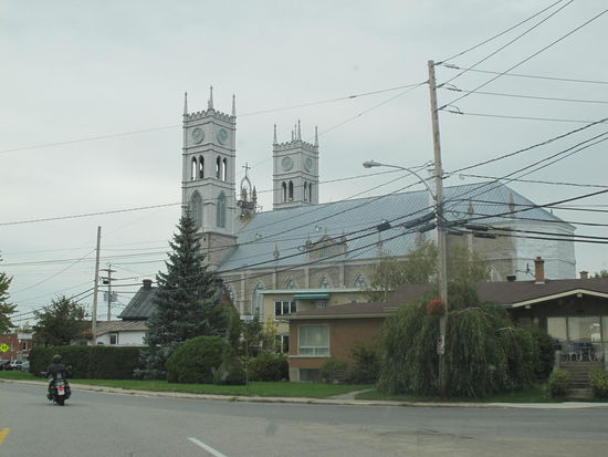 Kirche in Saint-Anne-de-la-Pérade während der Fahrt