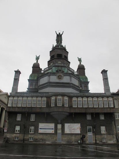 Neben dem Marché Bonsecours