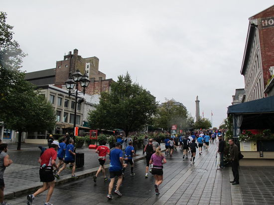 Montréal Marathon auf dem Place Jacques Cartier