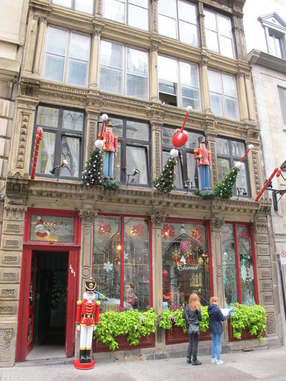 Kleiner Weihnachtsladen neben der Basilique Notre-Dame de Montréal