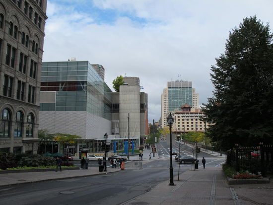Station Place d'Armes mit Kongresszentrum