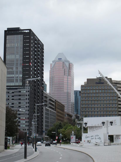 Place des Arts mit ein paar Hochhäusern