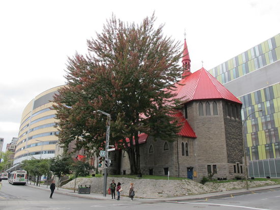 Schöne kleine Kirche direkt an der UQÀM