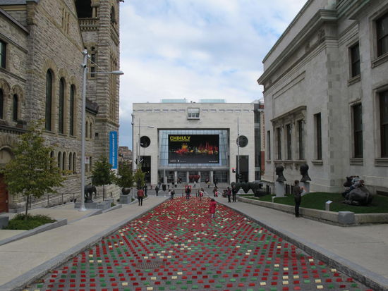 Blick die Av. du Musée hinab zum Neubau des Musée des beaux-arts de Montréal