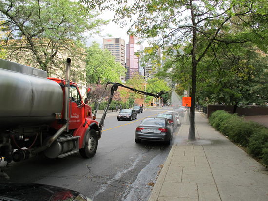 Auch ne Möglichkeit Bäume zu gießen