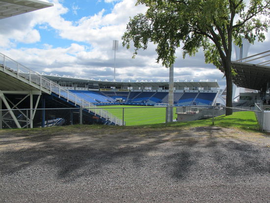 Klein aber fein  sogar mit einem Baum fast am Spielfeld