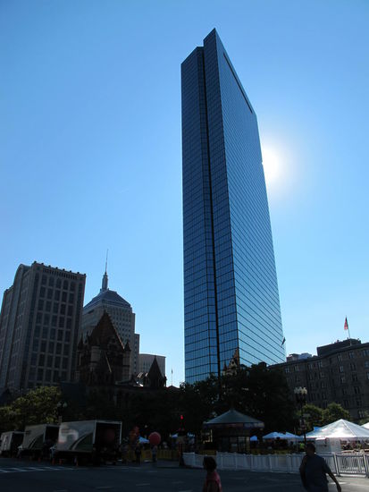 John Hancock Tower vom Eingang der Kirche aus