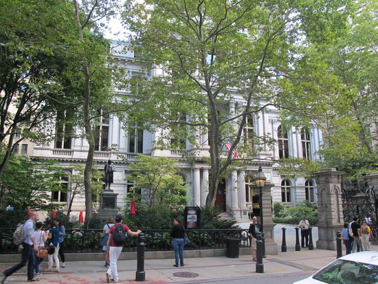 Weng verdeckt die Old City Hall