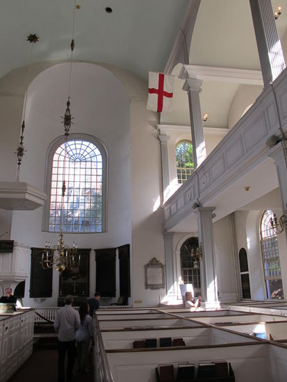 Im Inneren, wo es lauter kleine Sitzboxen gab