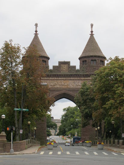 Soldiers and sailors memorial arch