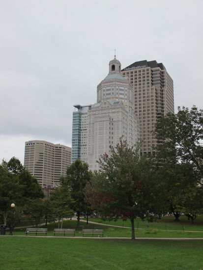 Blick über den Bushnell Park auf Downtown