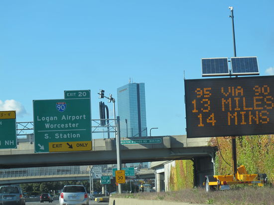 Ab gehts in den Tunnel zum Flughafen