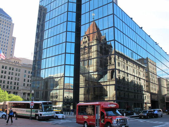 Trinity Church gespiegelt im John Hancock Tower