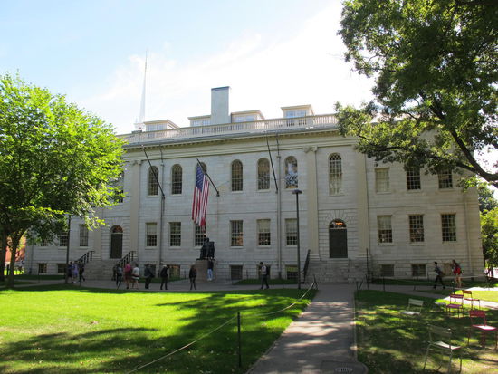 University mit John Harvard Statue