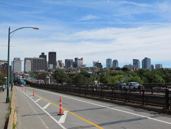 Skyline mit Beacon Hill im Vordergrund (und leider auch der Brücke)
