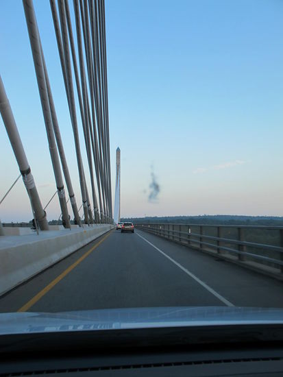 Auf der Penobscot Bridge (mit Dreck an der Windschutzscheibe  )