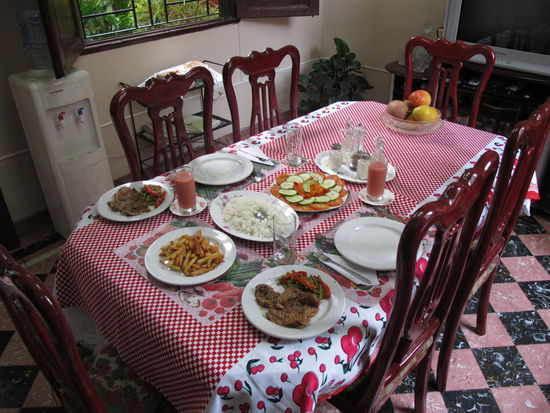 Leckeres Abendessen, sogar mit Pommes