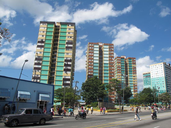 Wohnblöcke in Santiago de Cuba