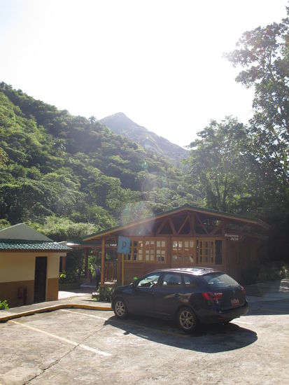 Am Fuße der Sierra Maestra
