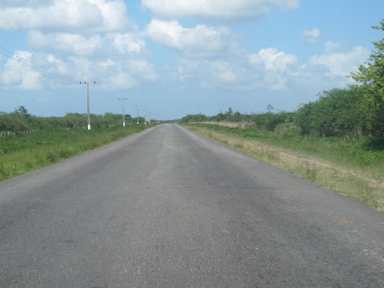 Nochmal eine endlose Straße Richtung Resort