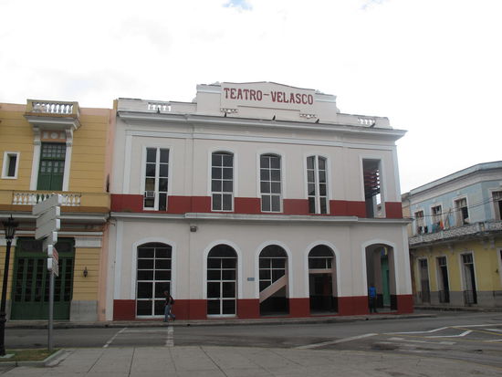 Das Teatro Velasco am Parque de la Libertad