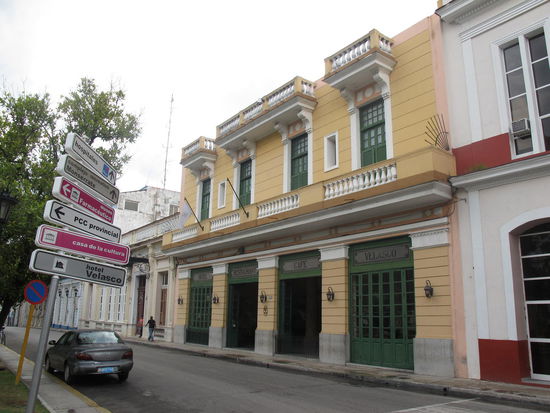Das Cafe Velasco am Parque de la Libertad