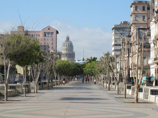 Prado mit dem Capitolio Nacional im Hintergrund