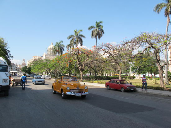Oldtimer am Plaza 13 de Marzo