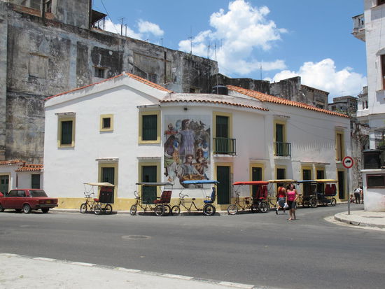 Gegenüber der Iglesia y Convento de Nuestra Senora de la Merced