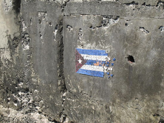 Puzzle an der Kaimauer des Malecon