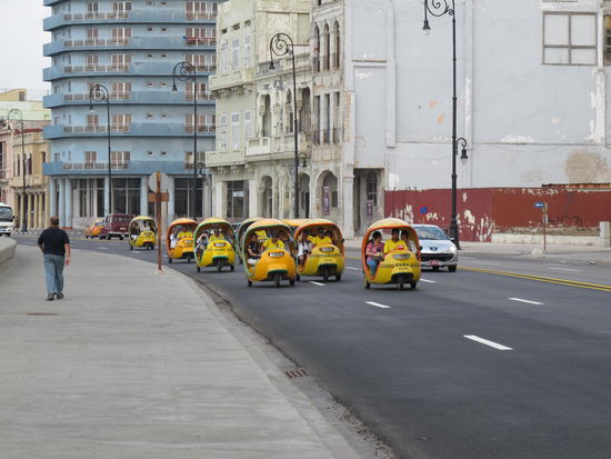 Coco-Taxis am Malecon