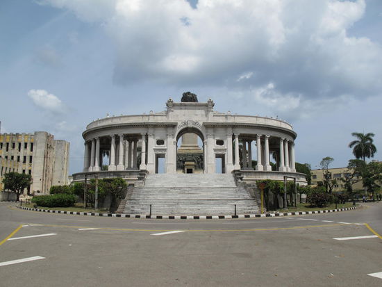 Monumento a Jose Miguel Gomez