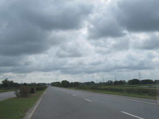 Wieder mal leere Autopista leider auch mit Wolken