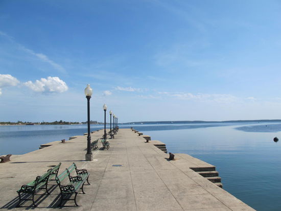 Langer Steg in die Bahia de Cienfuegos hinein