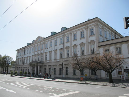 Schloss Mirabell von der Straßenseite