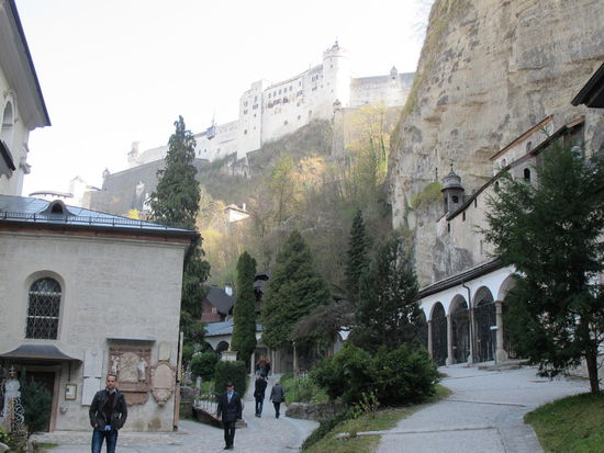 Festung Hohensalzburg vom Friedhof der Stiftskirche St. Peter
