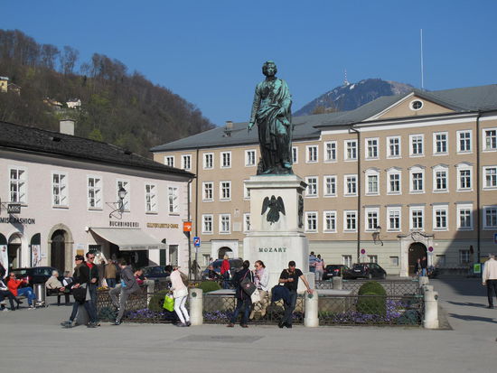 Mozartstatue am Mozartplatz