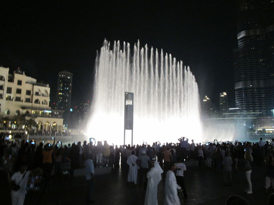 Die Wassershow an der Dubai Fountain