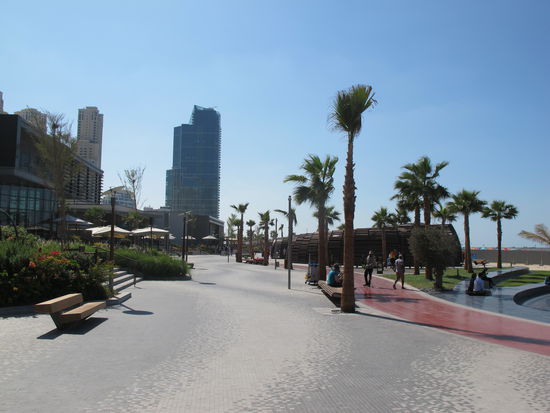 Die Strandpromenade der Dubai Marina